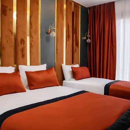 Crown Taksim Отель *