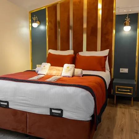 Hotel Crown Taksim