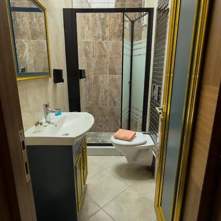 Hotel Crown Taksim *