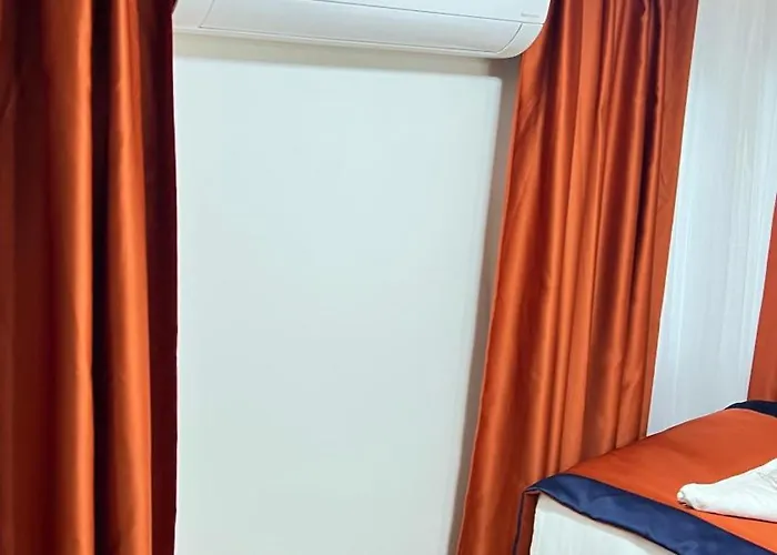 Crown Taksim מלון