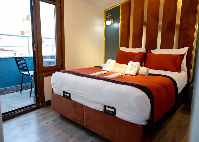 Crown Taksim מלון