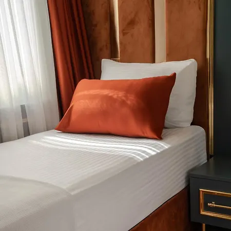 Crown Taksim فندق